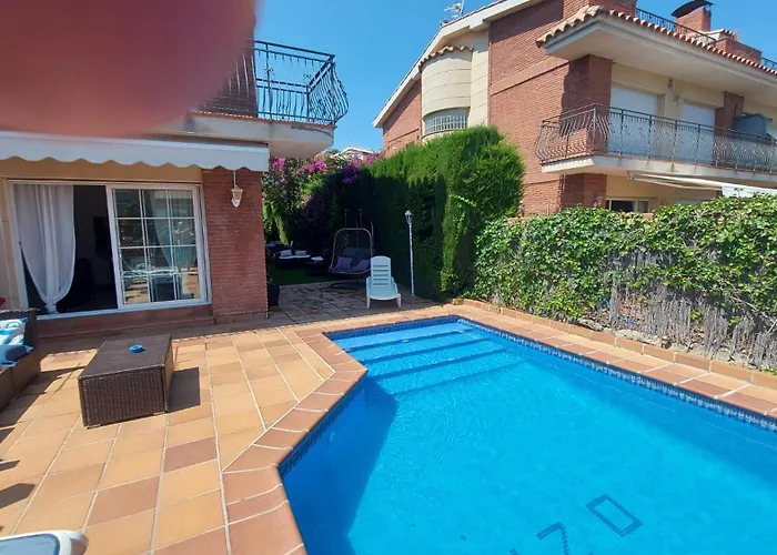 Casa Con Piscina En Costa Barcelona
