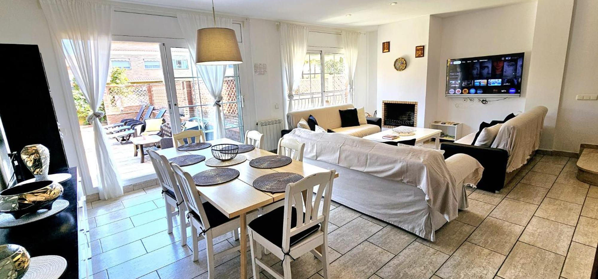 Casa Con Piscina En Costa Barcelona *