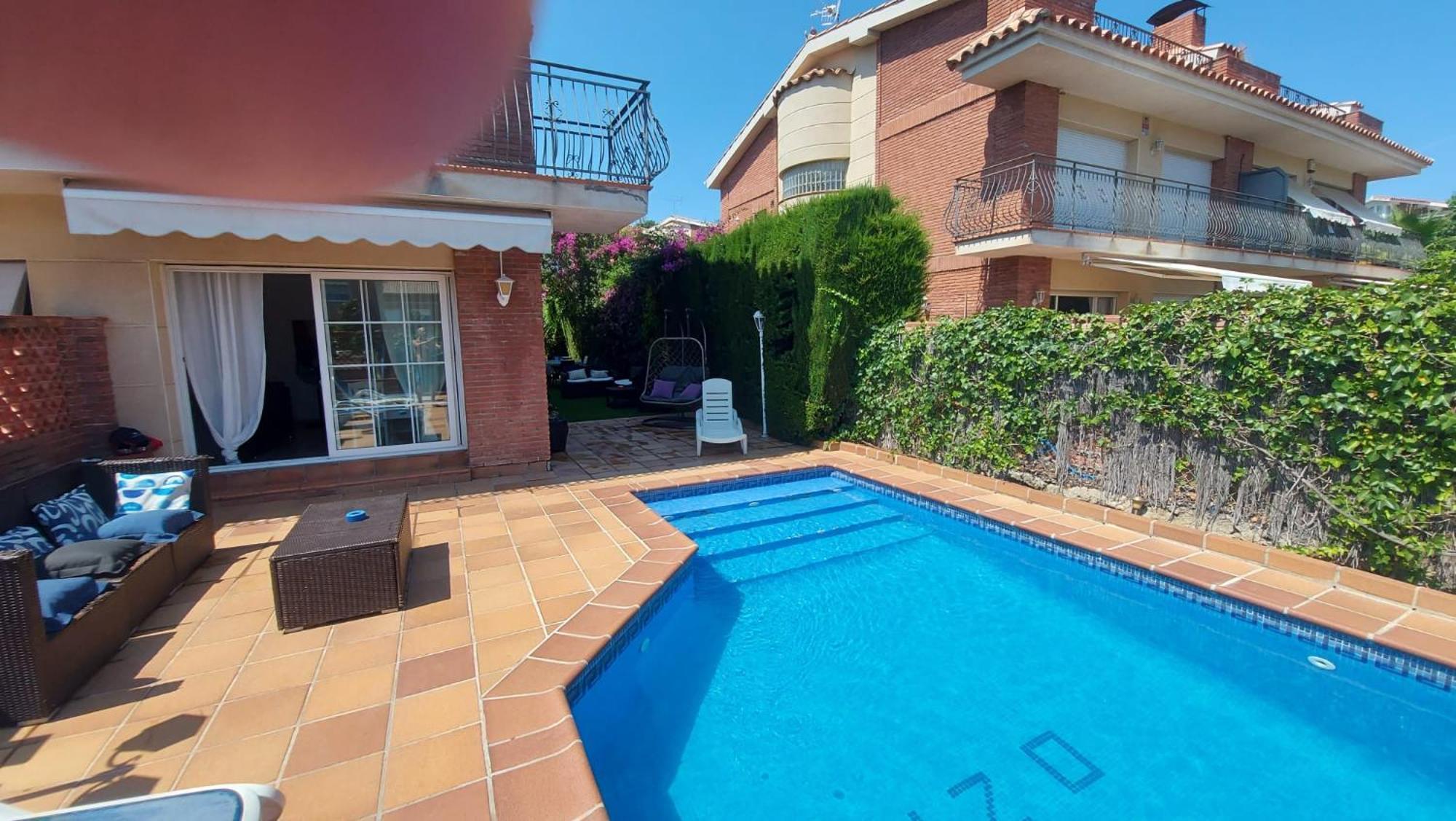 Casa Con Piscina En Costa Barcelona